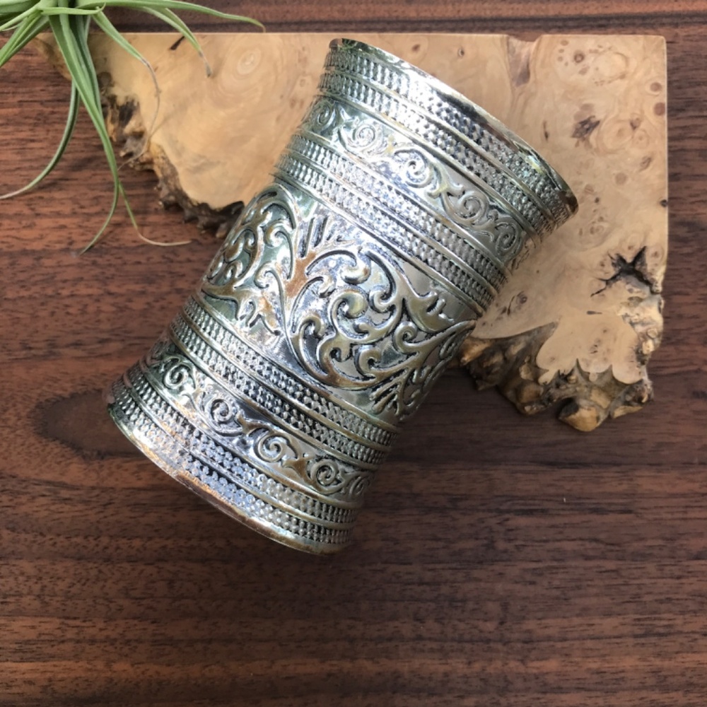 Vintage Silver Tone Ornate Wide Wrist Cuff Fashion Jewelry